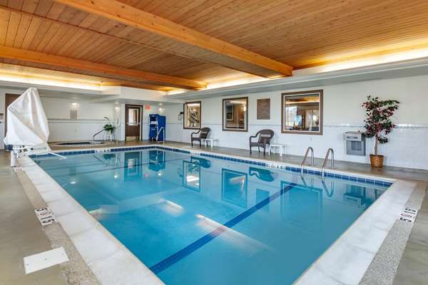 Pool - Comfort Inn & Suites Geneva