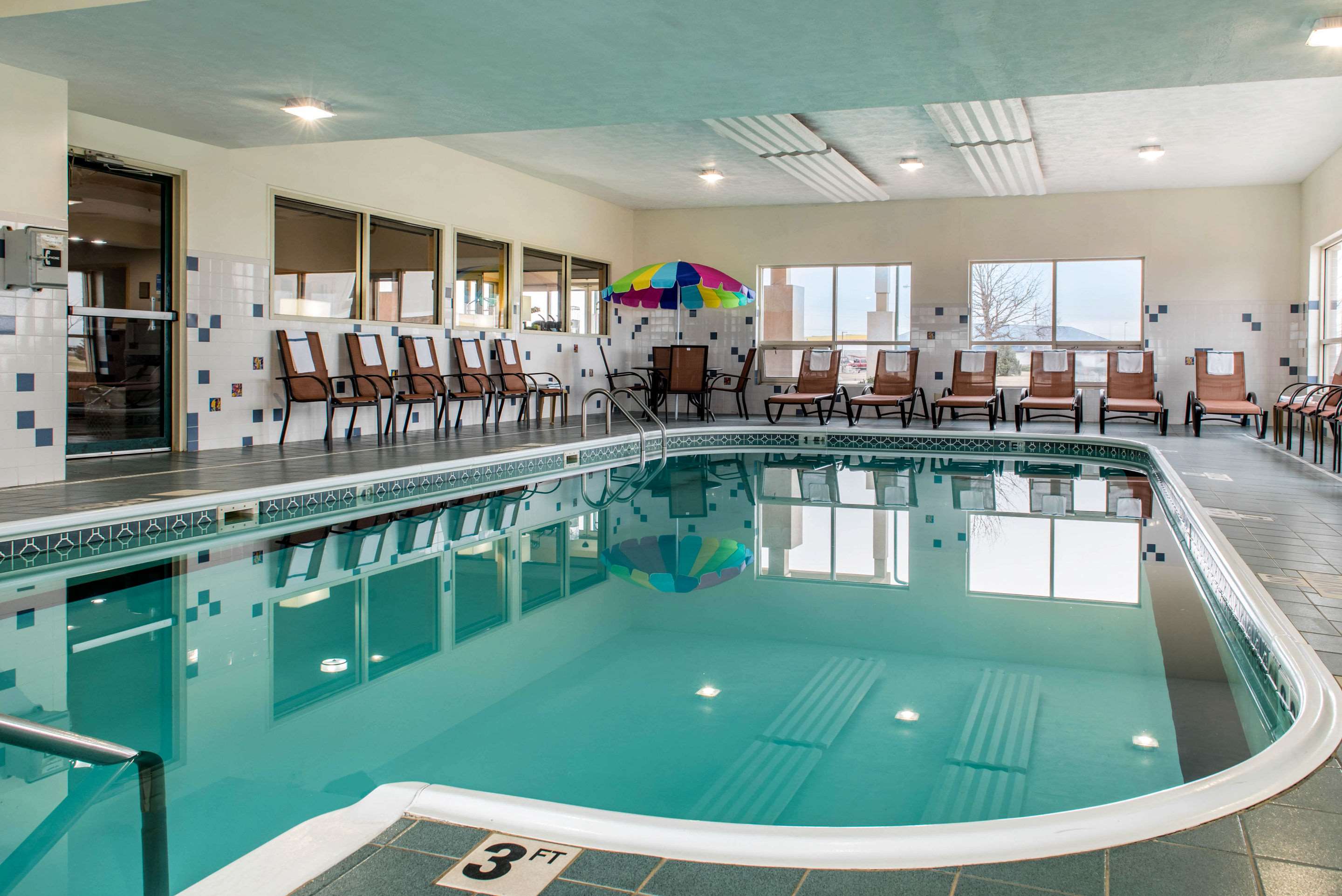 Indoor pool | Quality Inn Jacksonville near I-72