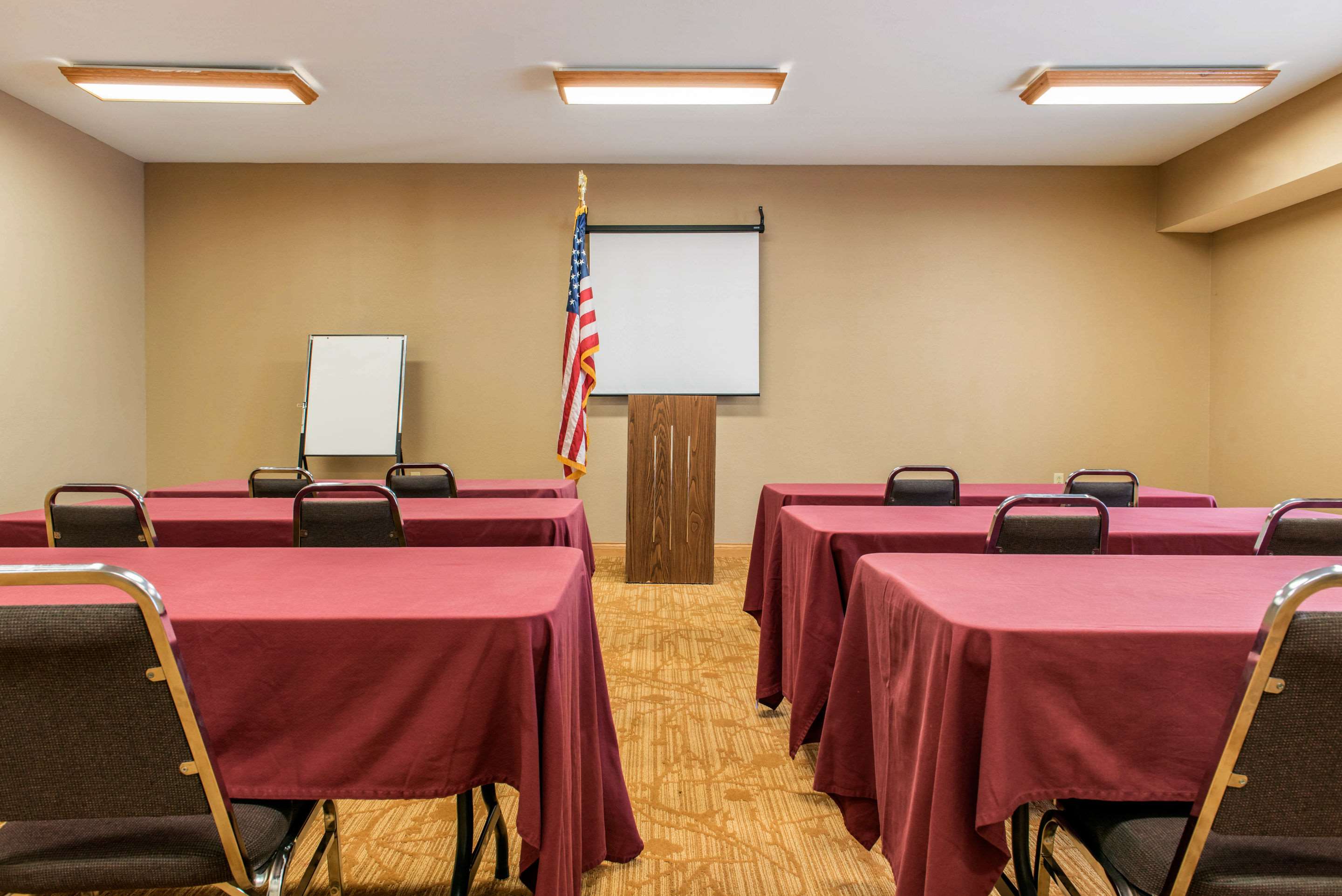 Meeting room | Quality Inn Jacksonville near I-72
