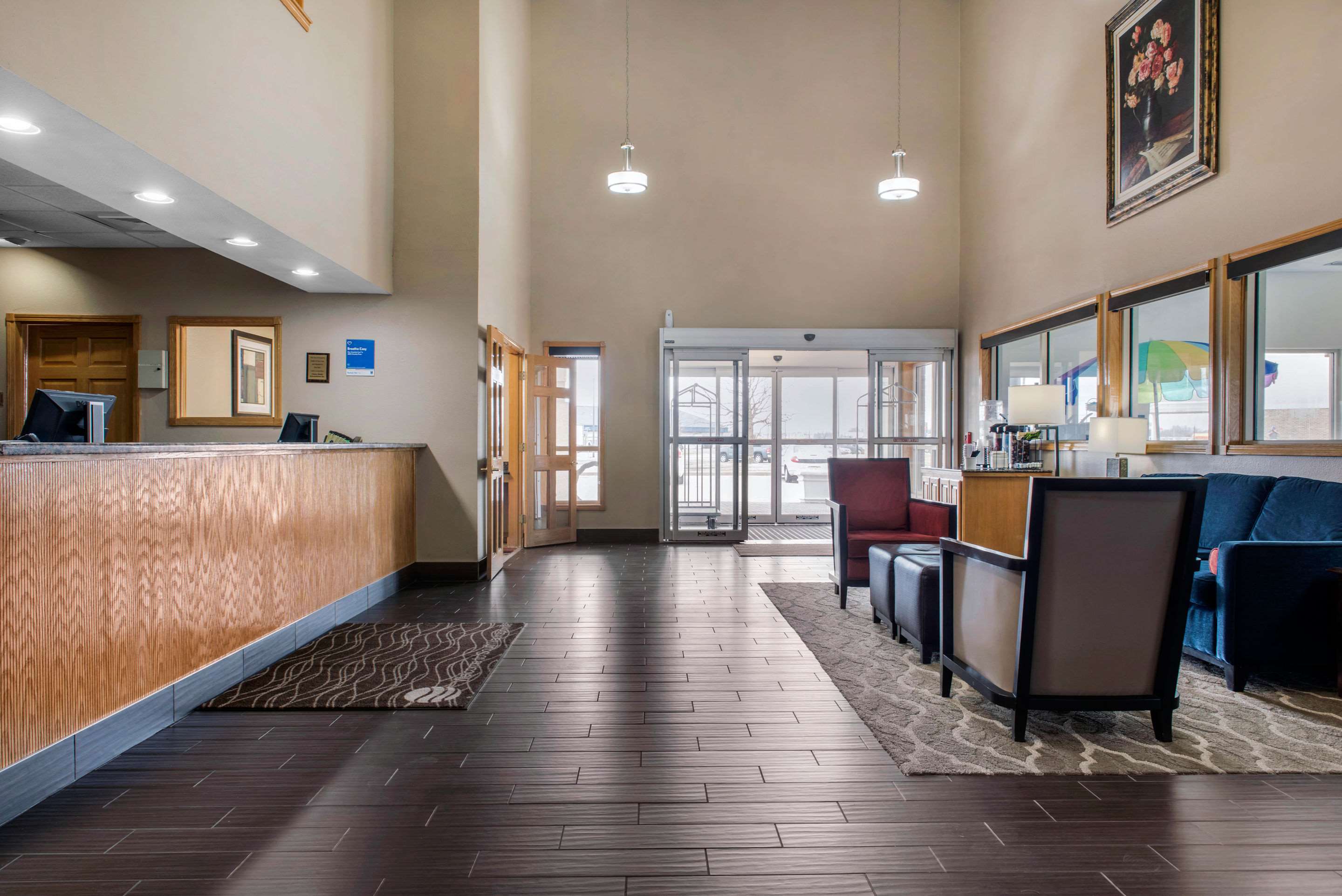 Spacious lobby | Quality Inn Jacksonville near I-72