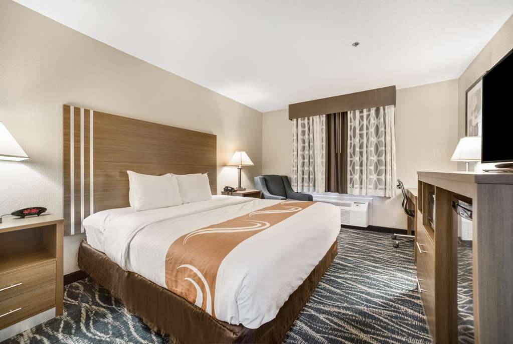 QUALITY INN EFFINGHAM NORTH-guestroom-Guest Room,On-Site.jpg