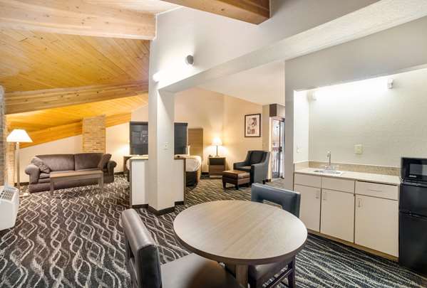 Suite - Quality Inn Effingham - I-57 & I-70, Exit 160