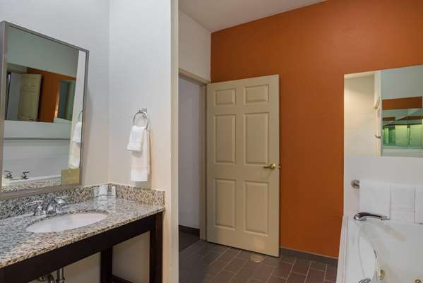  - Sleep Inn & Suites Danville - I-74, Exit 220