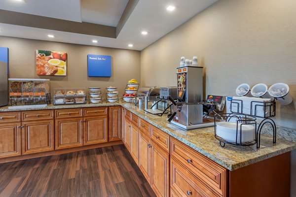 Amenities - Comfort Inn & Suites Rochelle