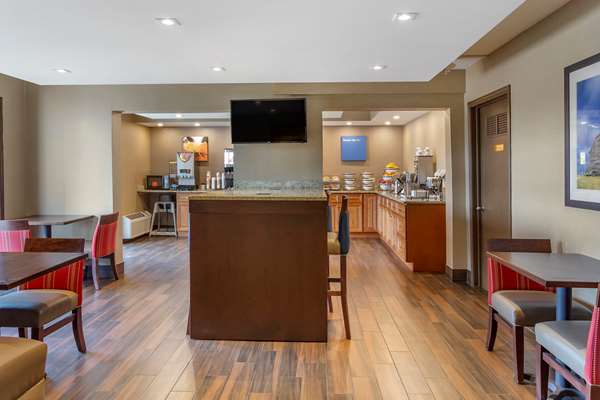 Amenities - Comfort Inn & Suites Rochelle