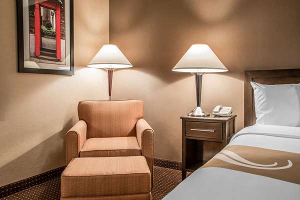  - Quality Inn Elgin - I-90, Exit 54