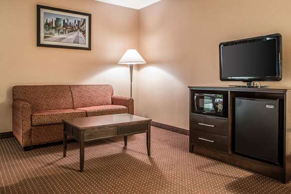 Suite - Quality Inn Elgin - I-90, Exit 54