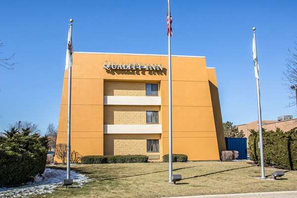 Exterior view - Quality Inn Elgin - I-90, Exit 54