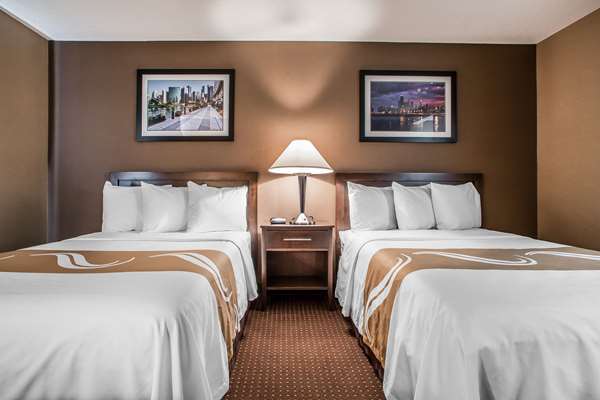  - Quality Inn Elgin - I-90, Exit 54