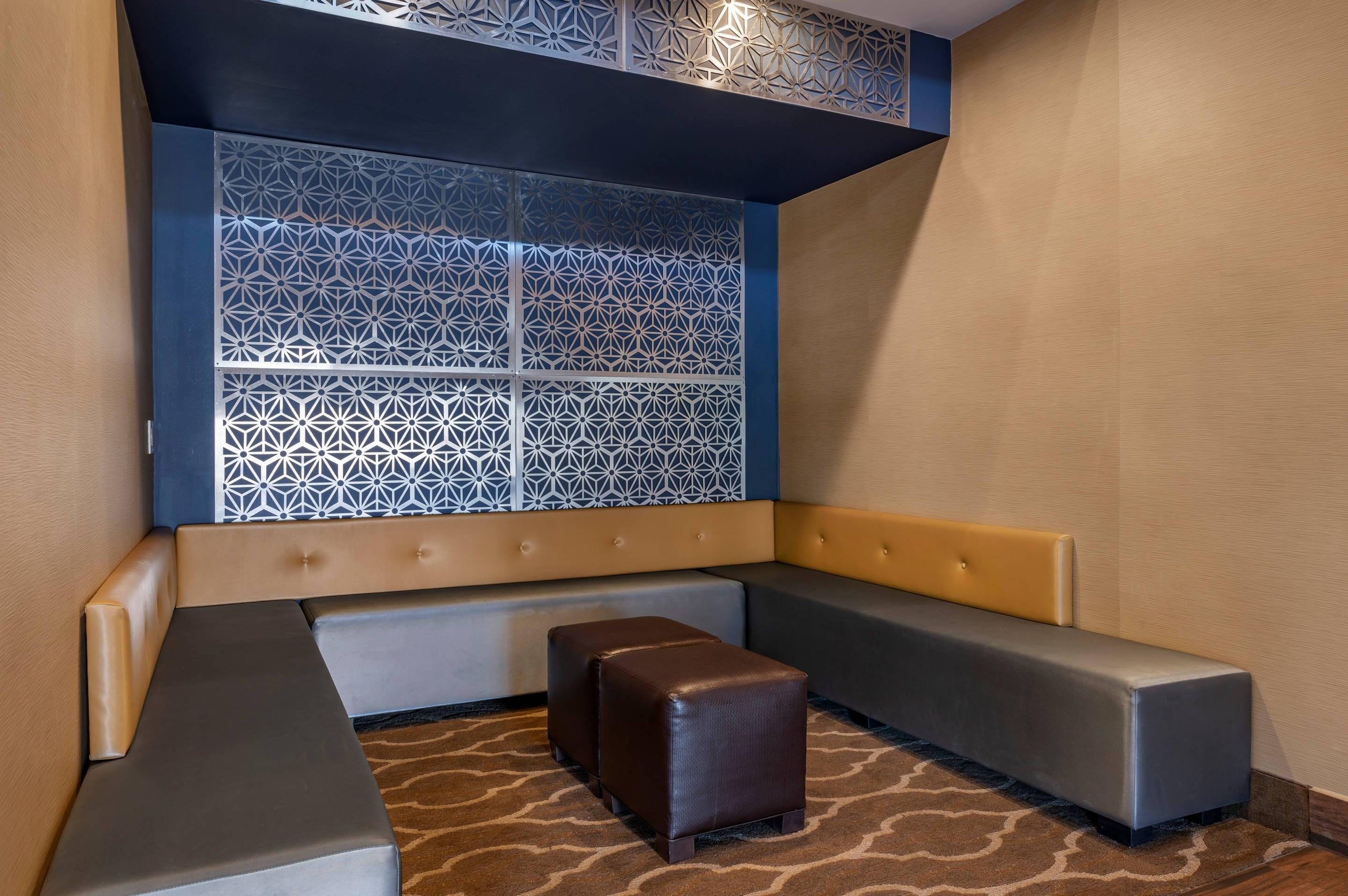 Lobby with sitting area | Comfort Inn Romeoville - Bolingbrook