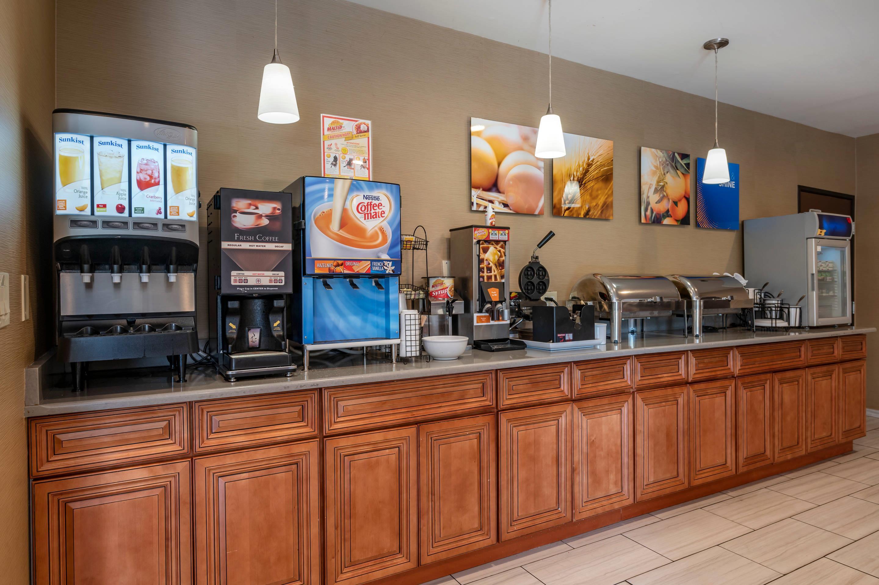 Breakfast area | Comfort Inn Romeoville - Bolingbrook