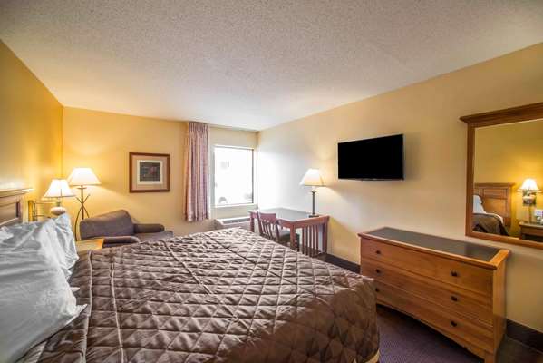  - Econo Lodge Marion - I-57, Exit 54