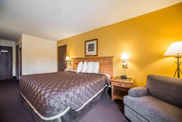  - Econo Lodge Marion - I-57, Exit 54