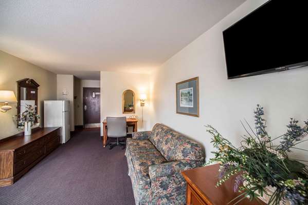 Suite - Econo Lodge Marion - I-57, Exit 54