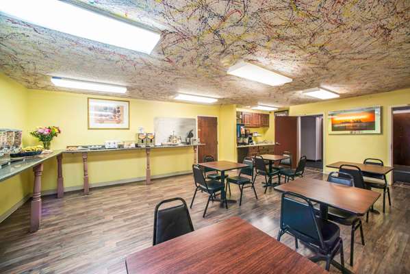 Amenities - Econo Lodge Marion - I-57, Exit 54