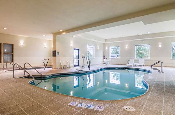 Pool - Comfort Suites Grayslake