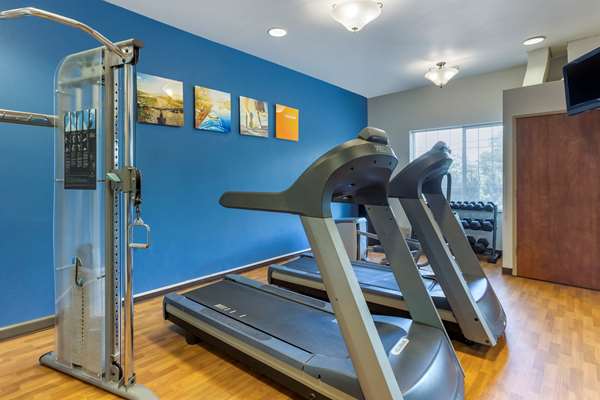 Fitness/ Exercise Room - Comfort Suites Grayslake