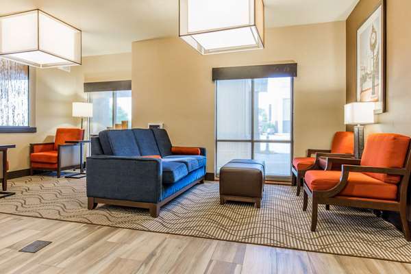  - Comfort Suites Fairview Heights - I-64, Exit 12