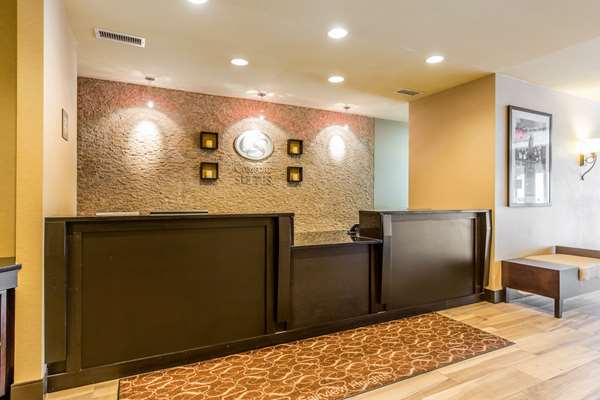  - Comfort Suites Fairview Heights - I-64, Exit 12