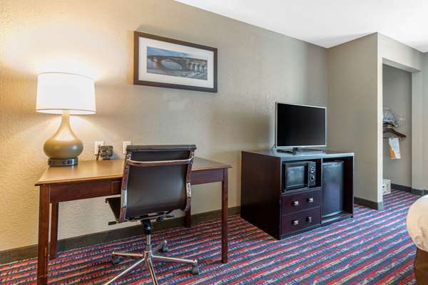  - Comfort Suites Fairview Heights - I-64, Exit 12