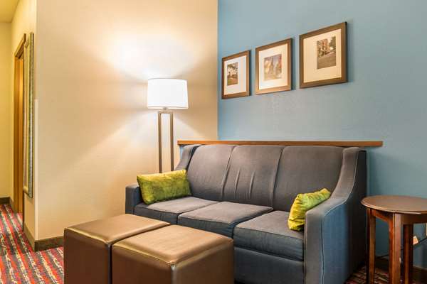  - Comfort Suites Fairview Heights - I-64, Exit 12