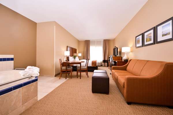 Suite - Comfort Suites Mt Vernon - I-57 & I-64, Exit 95