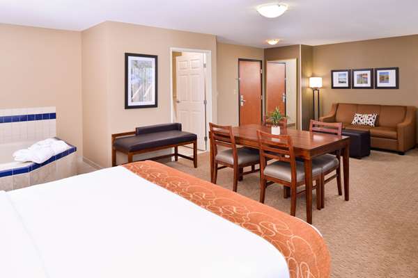Suite - Comfort Suites Mt Vernon - I-57 & I-64, Exit 95