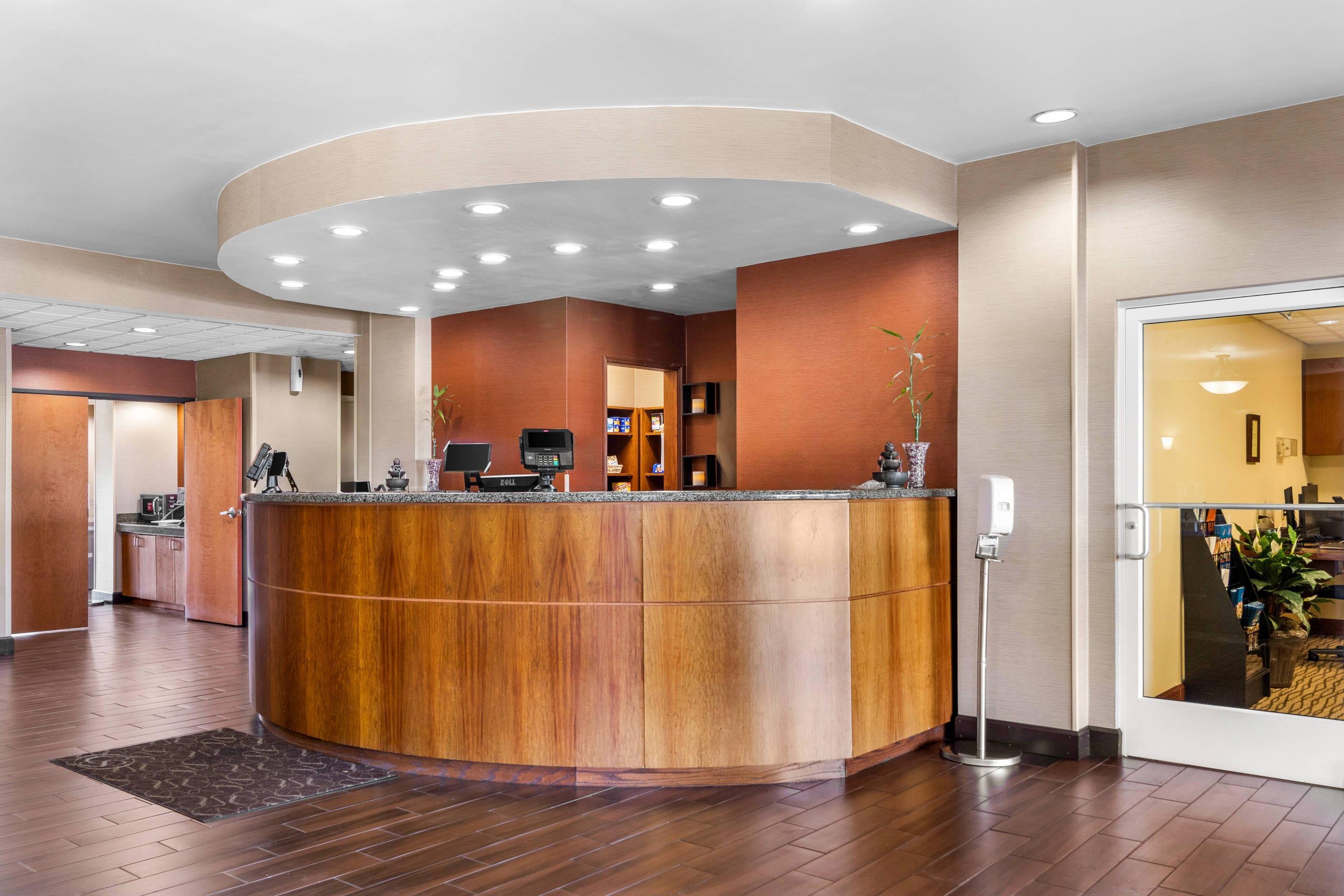 Hotel lobby | Comfort Suites Mount Vernon