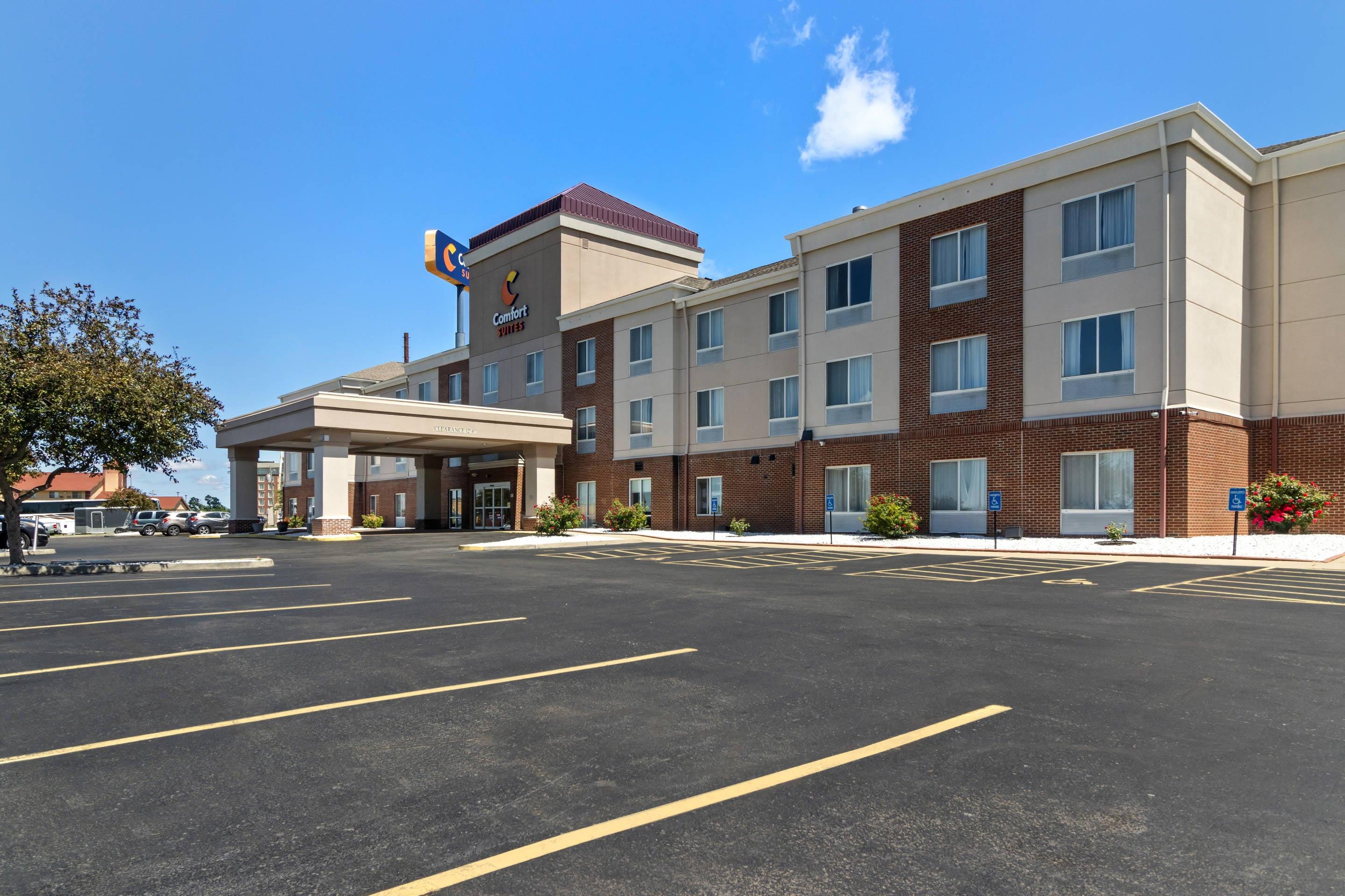 Hotel exterior | Comfort Suites Mount Vernon