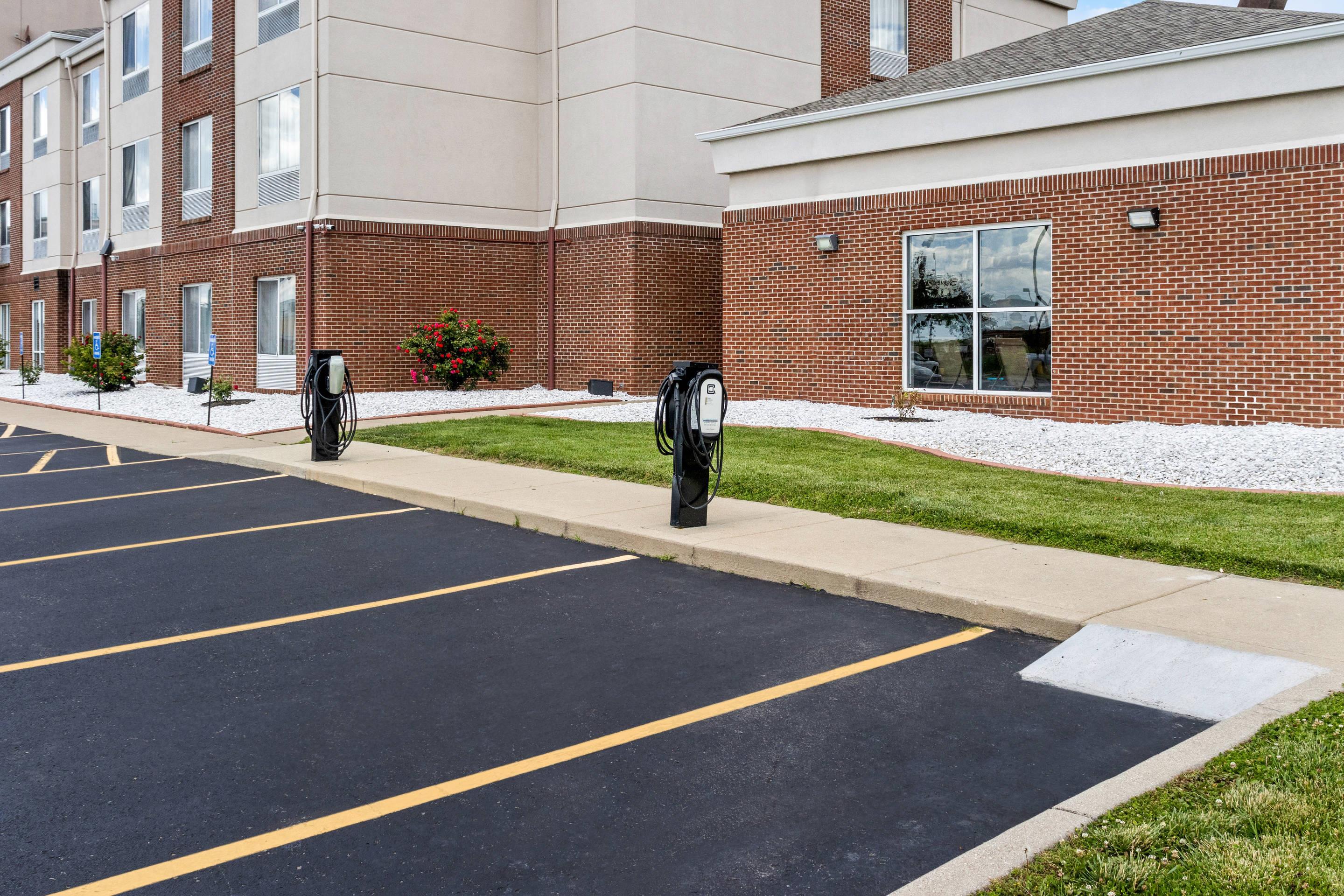 Charging area | Comfort Suites Mount Vernon