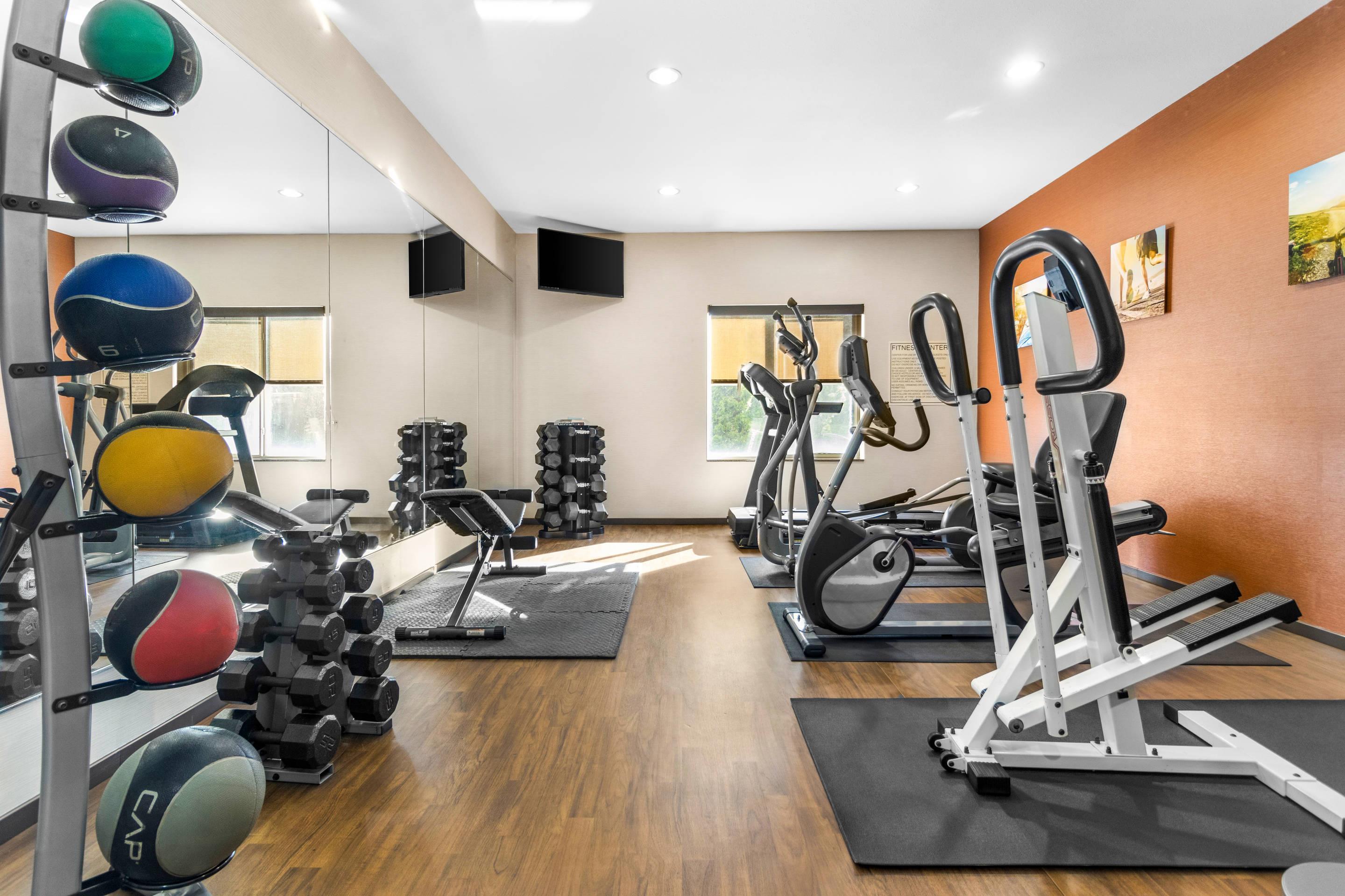 Fitness center | Comfort Suites Mount Vernon