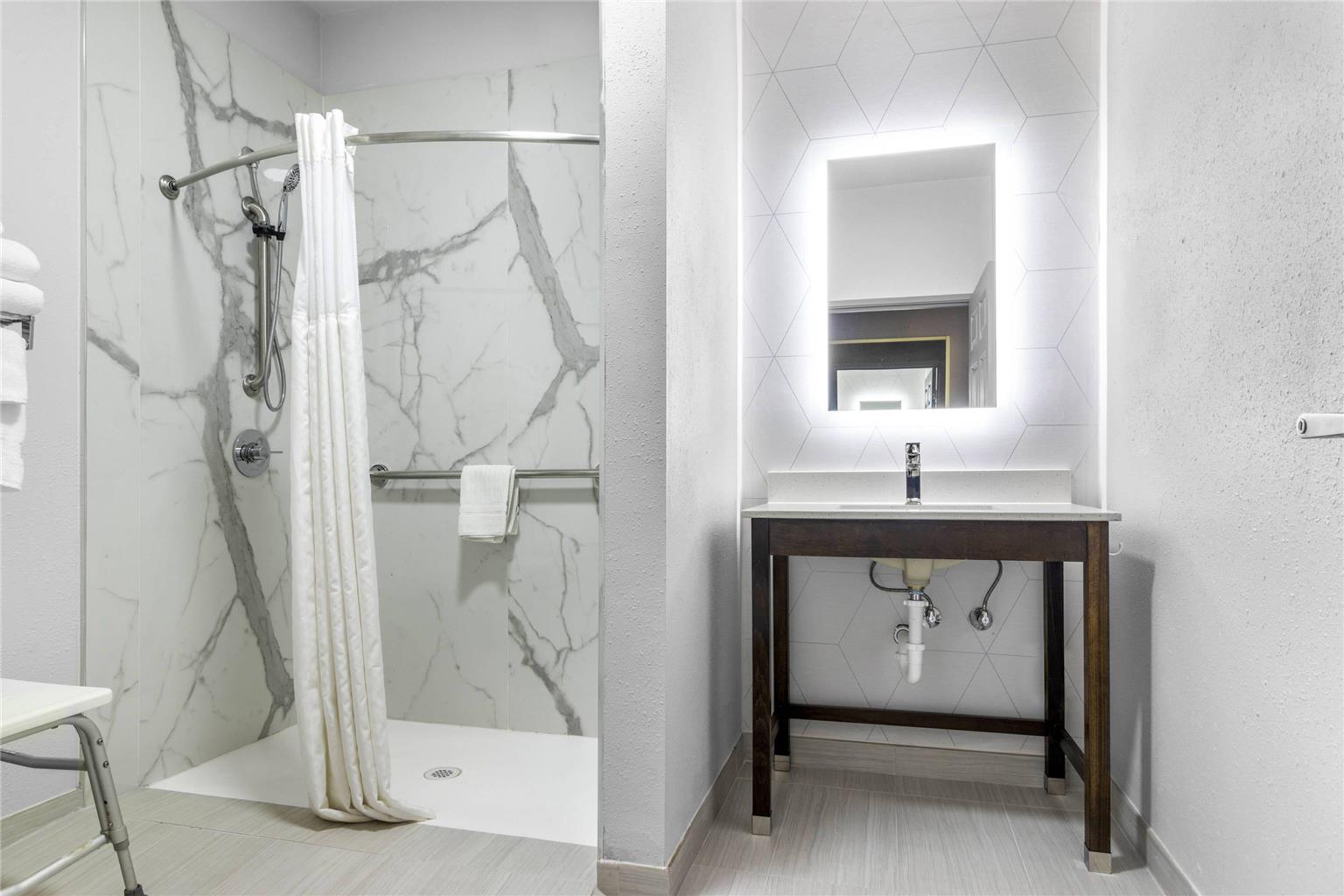 COMFORT SUITES-guestroom-Guest Room,Bathroom,On-Site.jpg