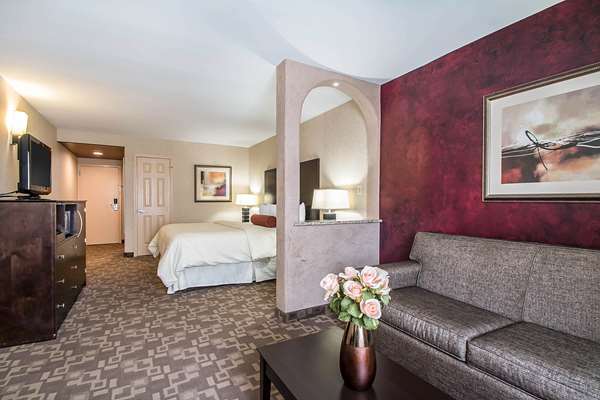 Suite - Clarion Inn Elmhurst