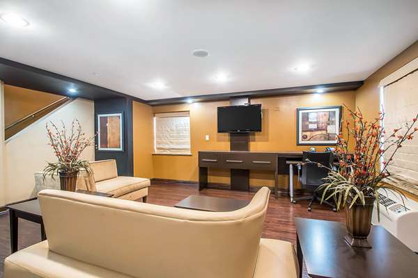 Suite - Clarion Inn Elmhurst