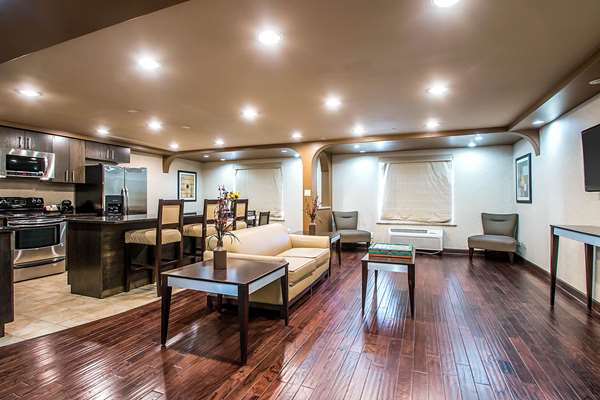 Suite - Clarion Inn Elmhurst