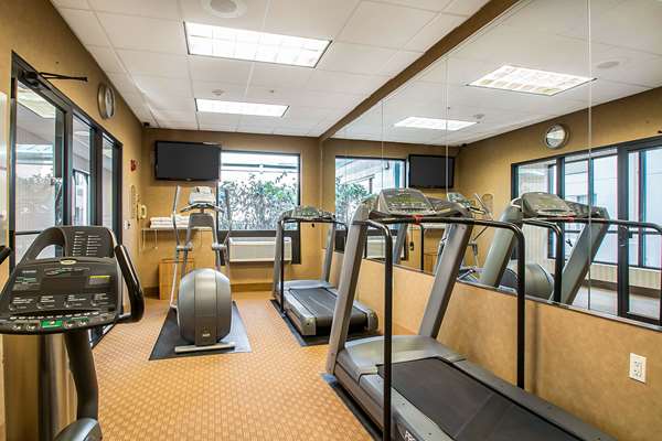 Fitness/ Exercise Room - Clarion Inn Elmhurst