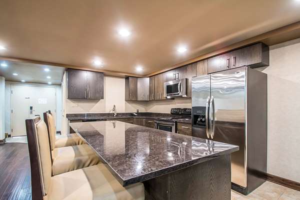 Suite - Clarion Inn Elmhurst