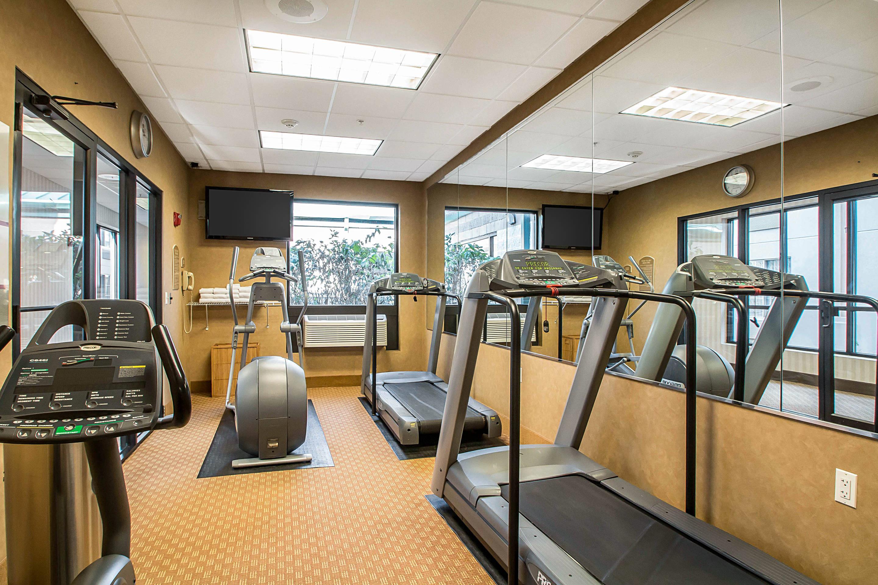 Fitness center | Clarion Inn Elmhurst - Oak Brook near I-88, I-290, I-294