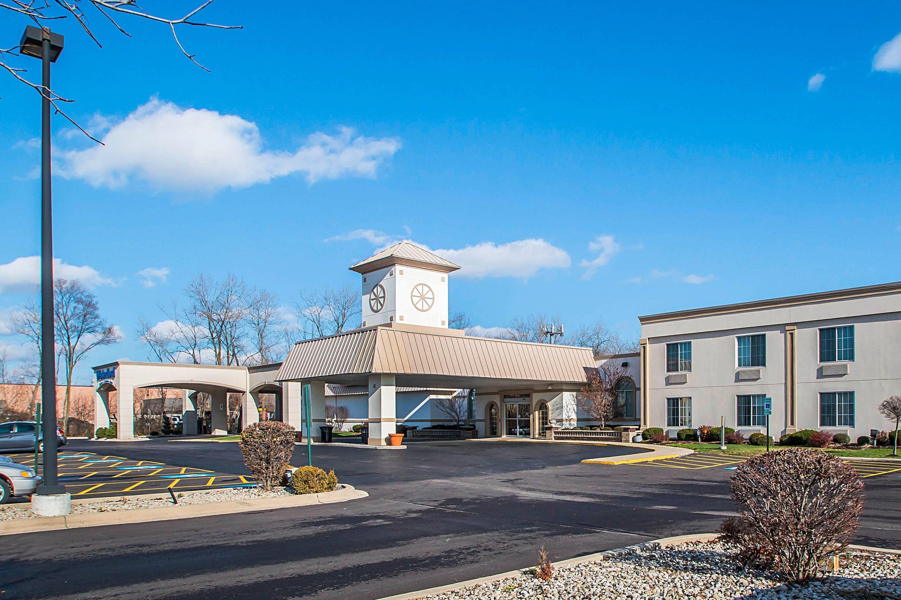 Hotel exterior | Clarion Inn Elmhurst - Oak Brook near I-88, I-290, I-294