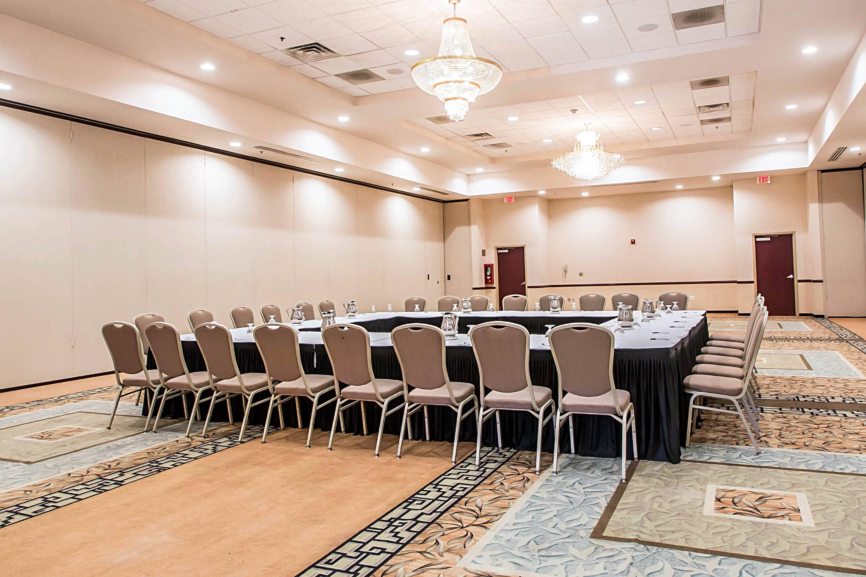 Ballroom | Clarion Inn Elmhurst - Oak Brook near I-88, I-290, I-294