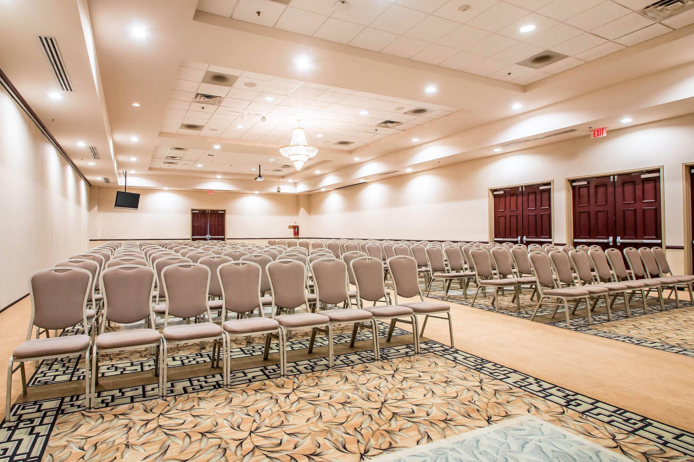 Ballroom | Clarion Inn Elmhurst - Oak Brook near I-88, I-290, I-294