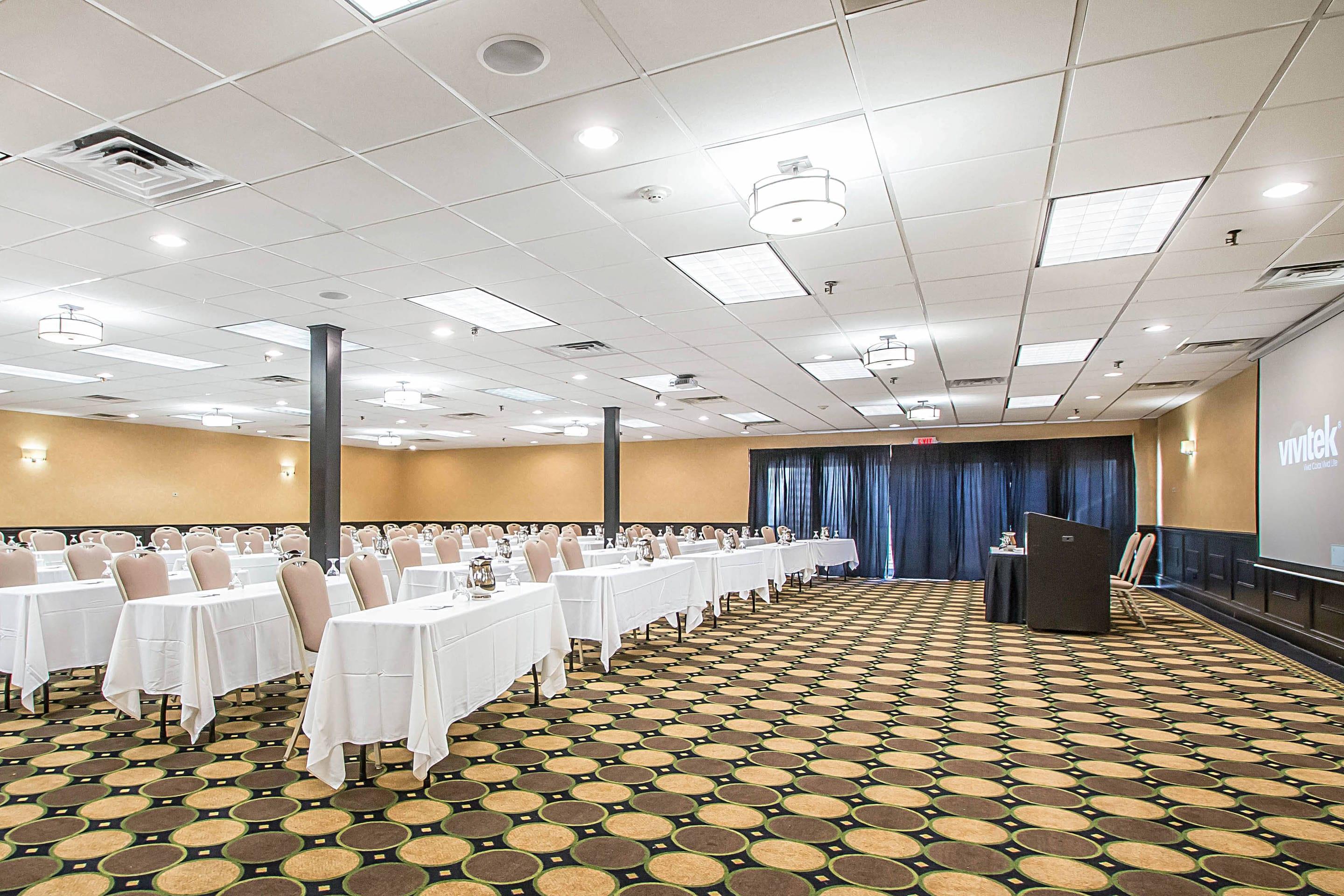 Meeting room | Clarion Inn Elmhurst - Oak Brook near I-88, I-290, I-294