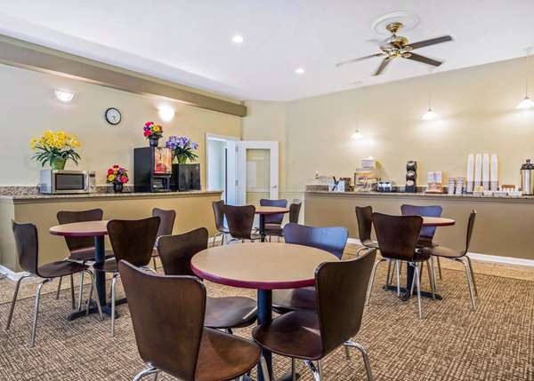 Amenities - Rodeway Inn Lyons