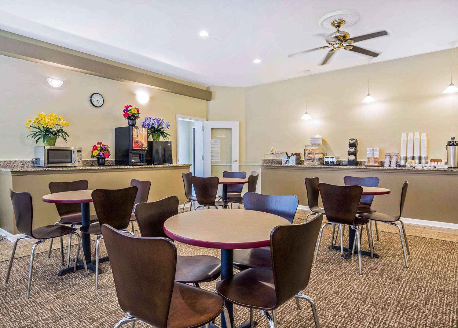 Rodeway Inn Lyons, IL See Discounts