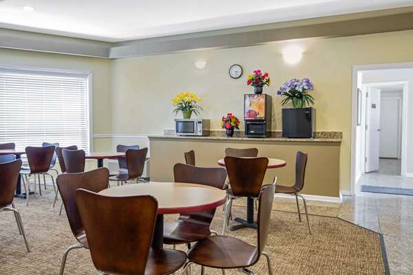 Amenities - Rodeway Inn Lyons