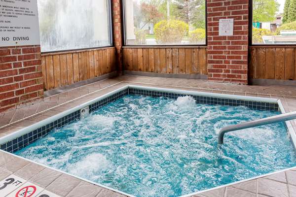 Pool - Quality Inn Sycamore