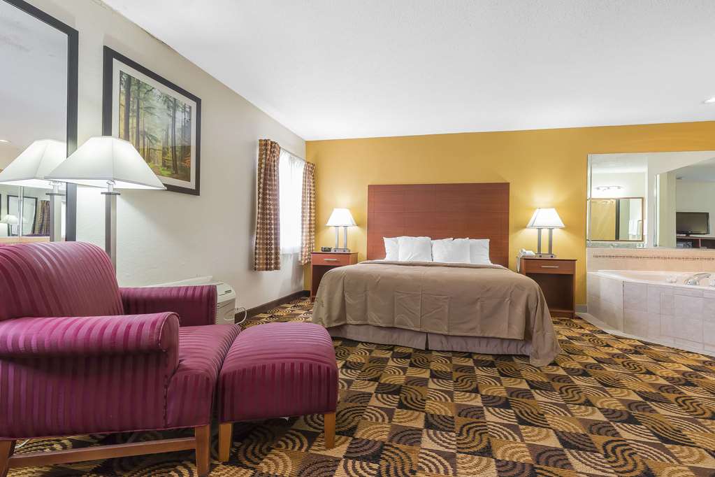QUALITY INN SYCAMORE - DEKALB-guestroom-Guest Room,On-Site.jpg