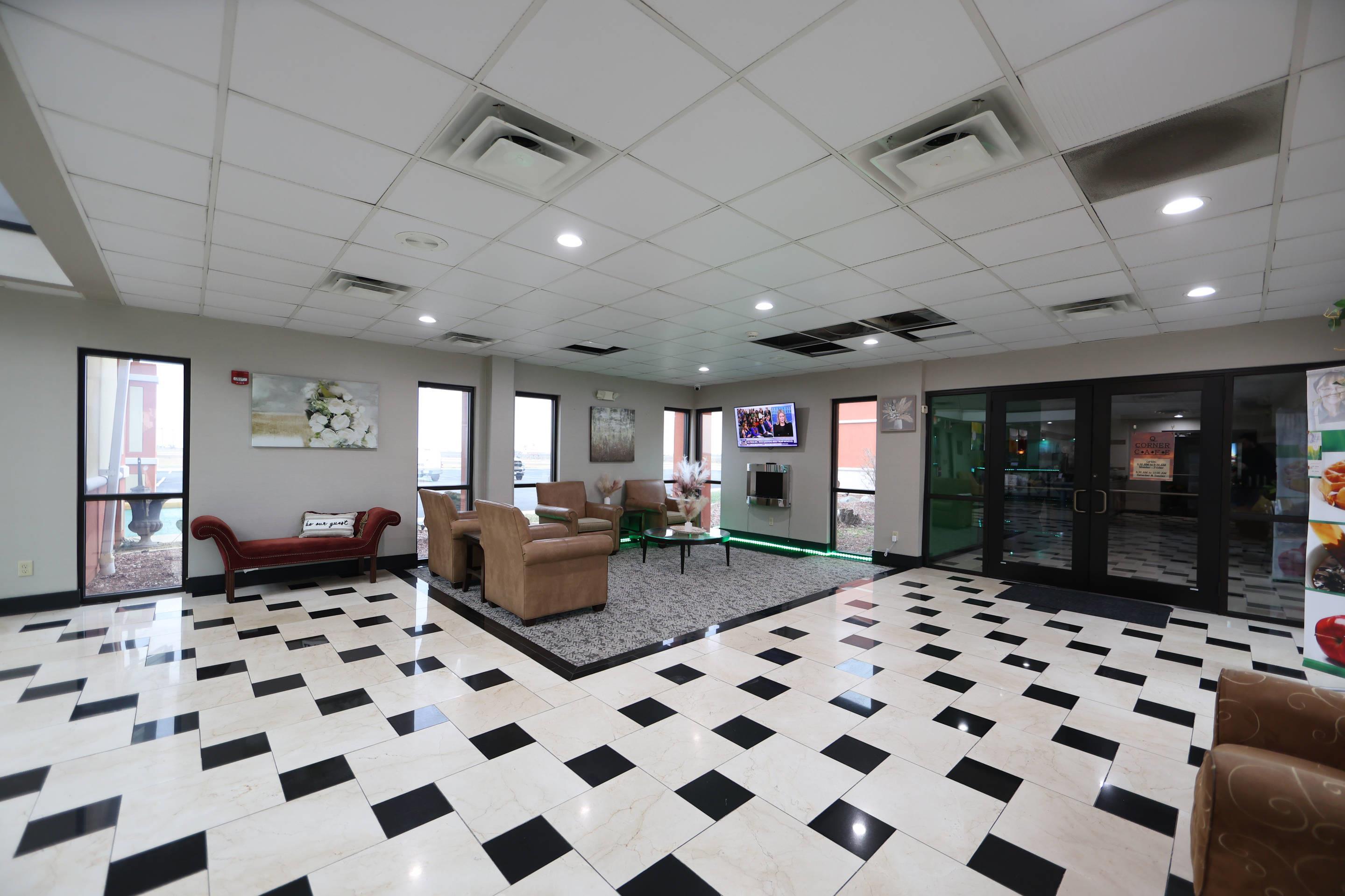 Hotel lobby | Quality Inn & Suites - Mattoon