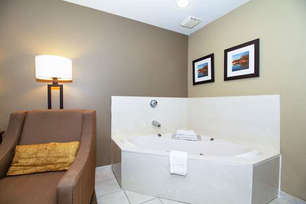 Suite - Comfort Inn East Moline