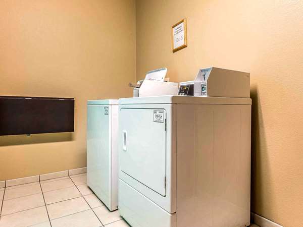 Amenities - Comfort Inn East Moline